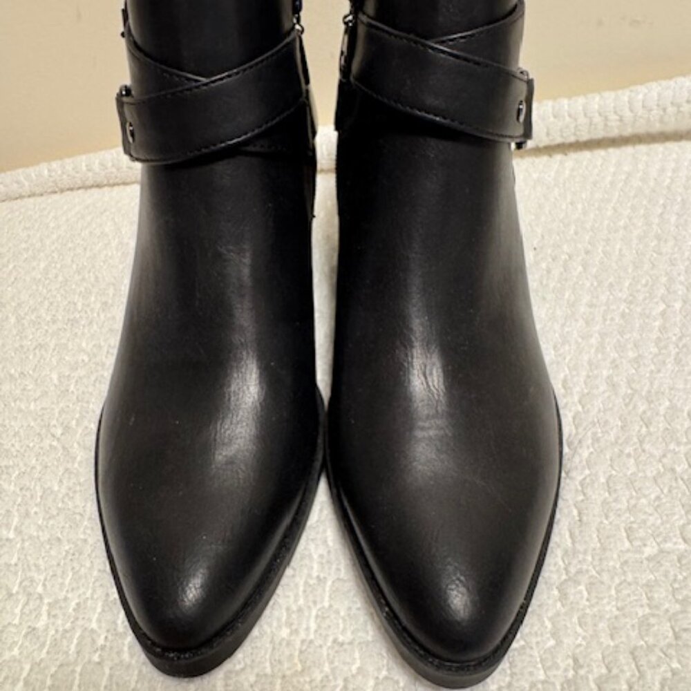 G by Guess Black Pointed Toe Ankle Boots Double Buckle Moto Block Heel 6.5 - Picture 4 of 7